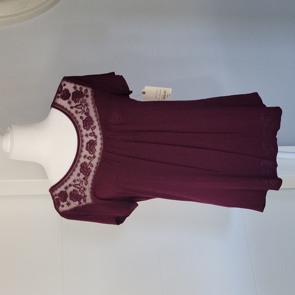 NWT Burgundy top lace detail